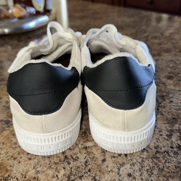 Reef White and Navy Blue Men's 11 Sneakers - Picture 2 of 9